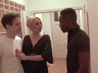 Grown Wife Fucks with a Black Man to Fuck Her Hardcore