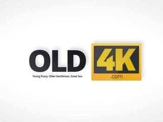 Old4k. لا يصدق امرأة سمراء المصيد ال لحظة إلى غوى قديم رجل