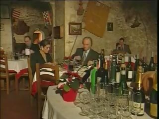 Personable italienisch marriageable betrügen ehemann auf restaurant