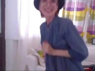 Skinny Granny In Webcam vid Her pussy