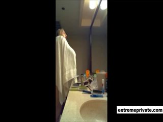 Mea nud 52 ani vechi mama spied în baie