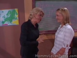 Φανταστικός δάσκαλος με μητέρα που θα ήθελα να γαμήσω