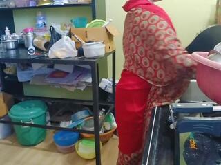 Mano bhabhi provokuojantis ir aš pakliuvom jos į virtuvė kai mano brolis buvo ne į namai
