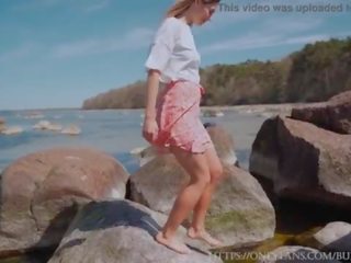 Niezwykle risky cipka lizanie na the publiczne beach&excl; 4k