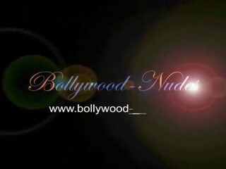 Bollywood ritual na chtíč a tanec zatímco ona byl sám