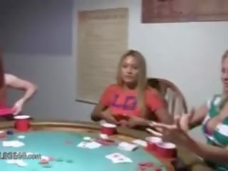 Mlada varuške fukanje na poker noč