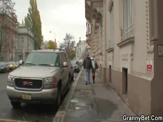 Milf ales în sus și inpulit de mai tanar bărbați videouri