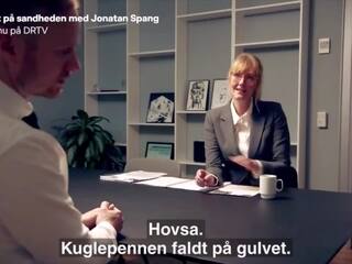 Danes maturidad ditte hansen pretends upang pagdila nipple sa skit